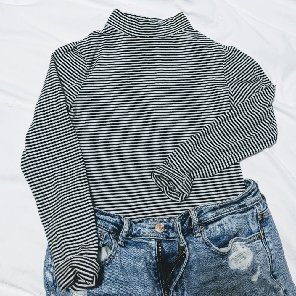 Cropped bodycon mock neck shirt